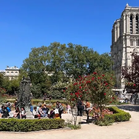 Serenity, Meditation At Notre Dame Apartament *
