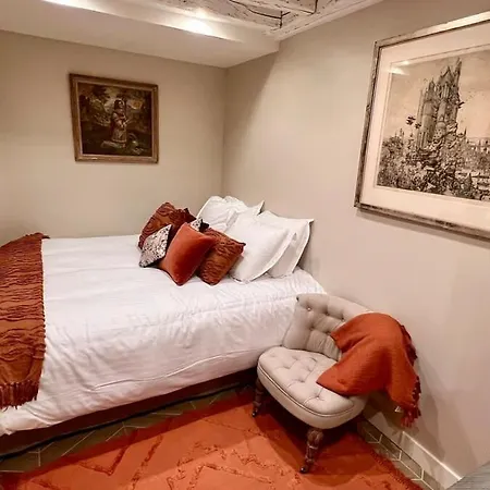 Apartament Serenity, Meditation At Notre Dame *