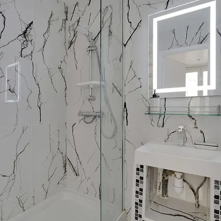 Modern's Hotell Paris