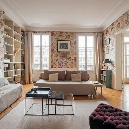 Veeve - Flowers In Saint-martin Apartment