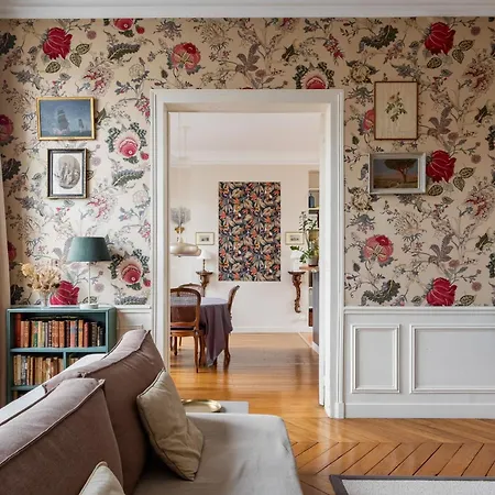 Veeve - Flowers In Saint-martin Apartment