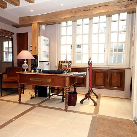 Hotel Saint-louis Marais Paris