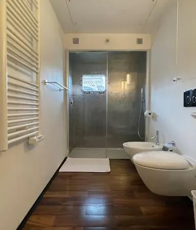 Apartment Mind-blowing Eiffel Tower Houseboat Paris