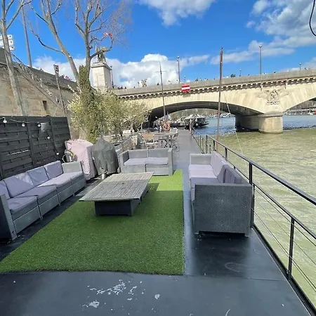 Mind-blowing Eiffel Tower Houseboat
