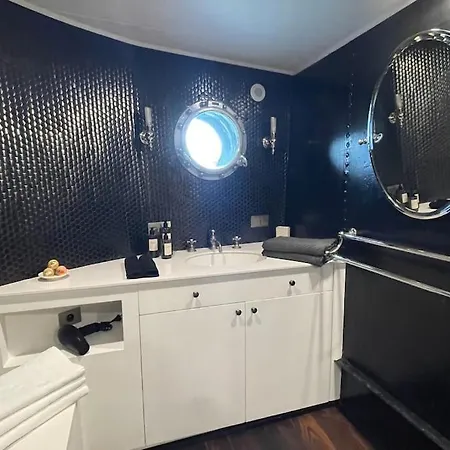 Mind-blowing Eiffel Tower Houseboat Paris