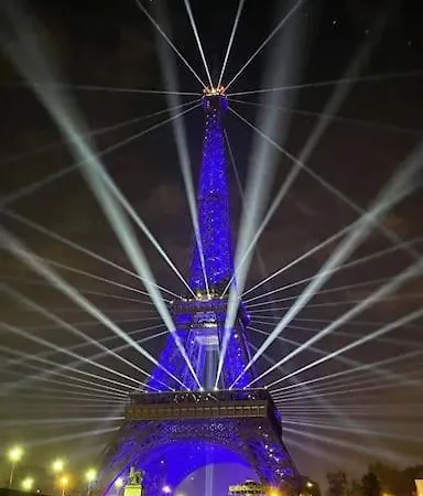 Mind-blowing Eiffel Tower Houseboat Apartment