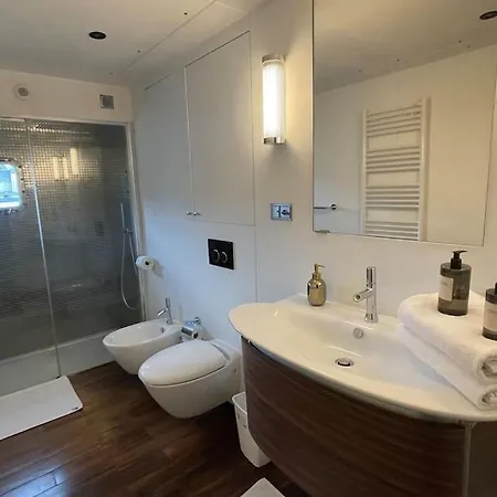 Apartment Mind-blowing Eiffel Tower Houseboat Paris