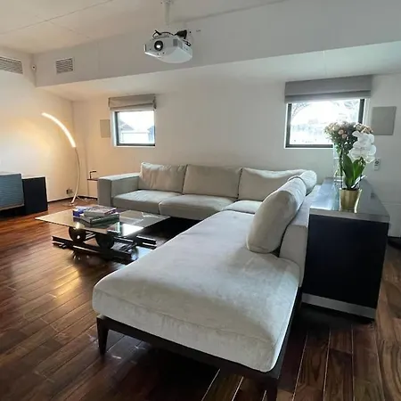 Apartment Mind-blowing Eiffel Tower Houseboat Paris