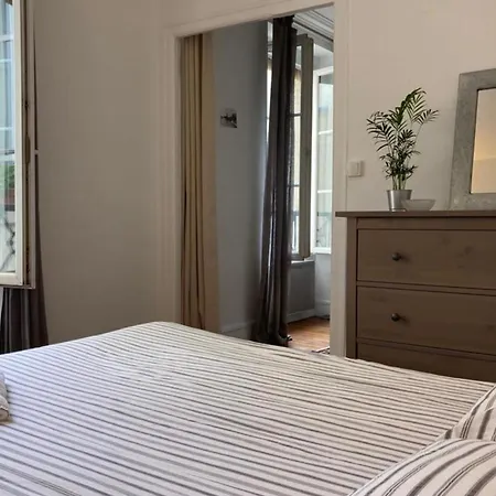 37m At 2 Steps From The Place Des Vosges Appartement Parijs