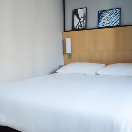 Ibis Tour Eiffel Cambronne 15ème Hotel 3*