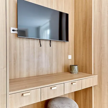 Sublime 3 Bedrooms Center Of By Prestige Apartment *