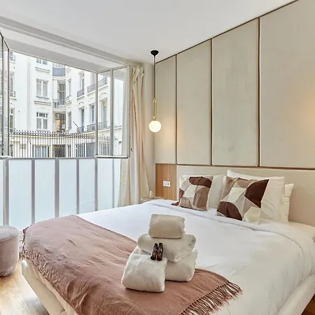 Sublime 3 Bedrooms Center Of By Prestige Paris