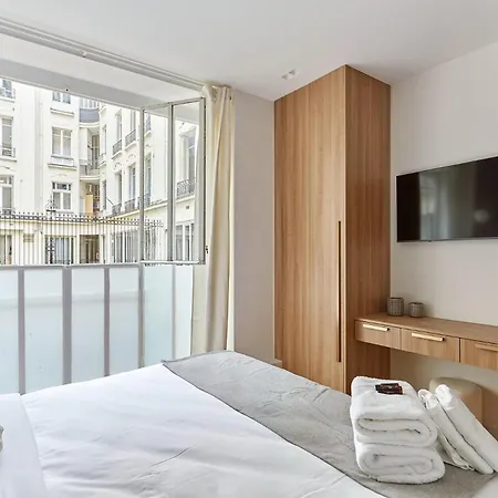 Sublime 3 Bedrooms Center Of By Prestige Apartment Paris