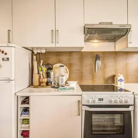 Rue Saint-maur 1-bed Balcony And View
