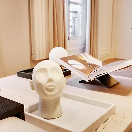 Thelander - Serviced In Le Marais Apartment *