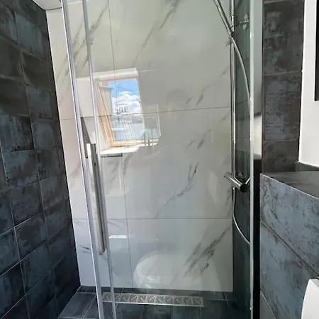 Fully Renovated For 2 Apartman Párizs