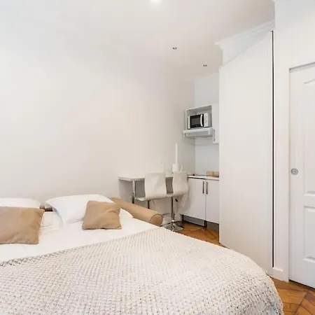 Studio Luxe Montaigne * Paris