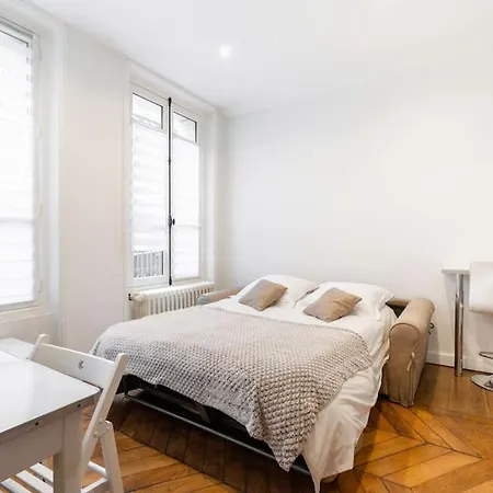 Studio Luxe Montaigne Paris