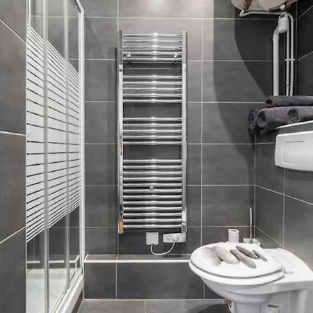 Apartment Studio Luxe Montaigne Paris