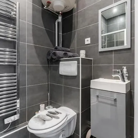 Studio Luxe Montaigne * Paris