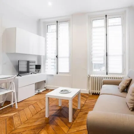 Studio Luxe Montaigne * Paris