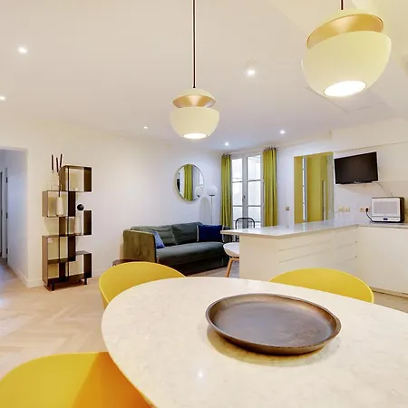 Pick A Flat's In Triangle D'or - Rue Penthievre Paris