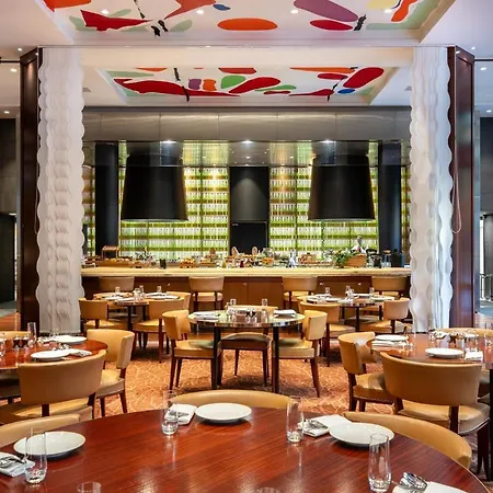Le Royal Monceau Raffles 5* Paříž