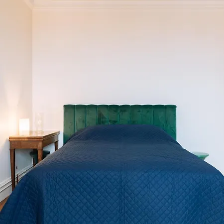 Apartment Stylishly Decorated 2bd Montmatre! Paris