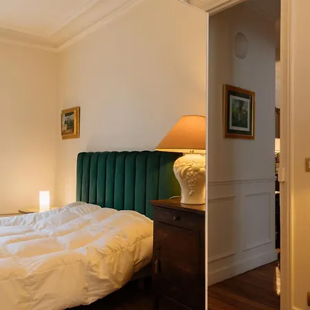 Stylishly Decorated 2bd Montmatre! Apartment Paris