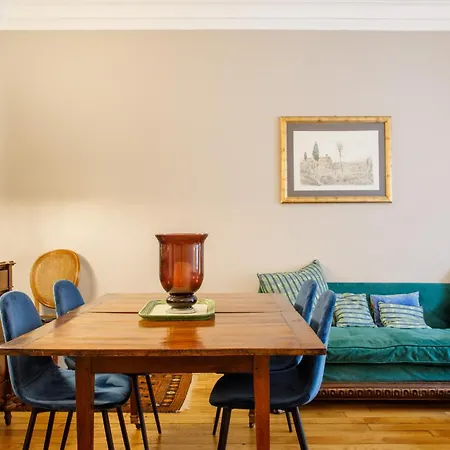 Stylishly Decorated 2bd Montmatre! Apartment Paris