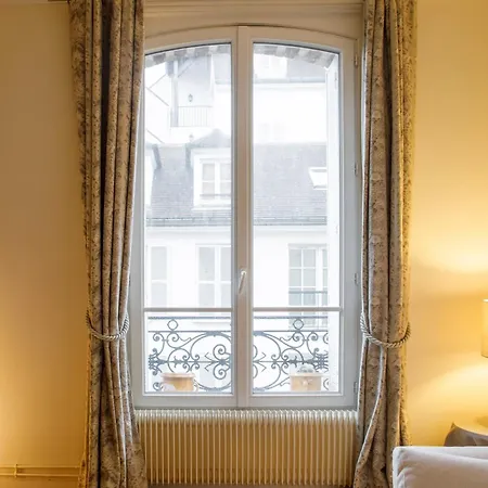 Apartment Stylishly Decorated 2bd Montmatre!