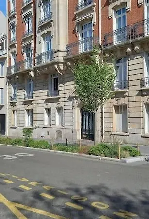 Grande Privee Sur Jardin Arbore París