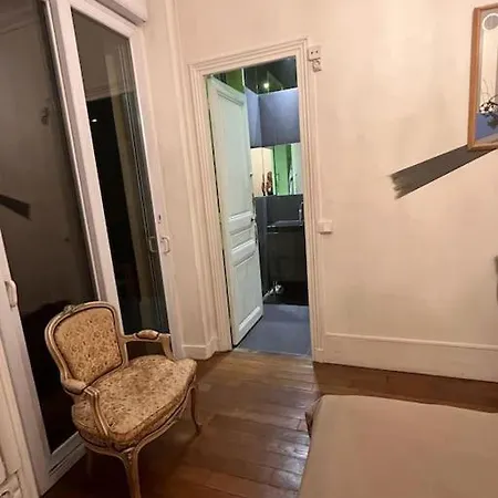 Habitación en casa particular Grande Privee Sur Jardin Arbore París