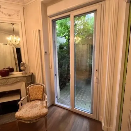 Grande Privee Sur Jardin Arbore Habitación en casa particular