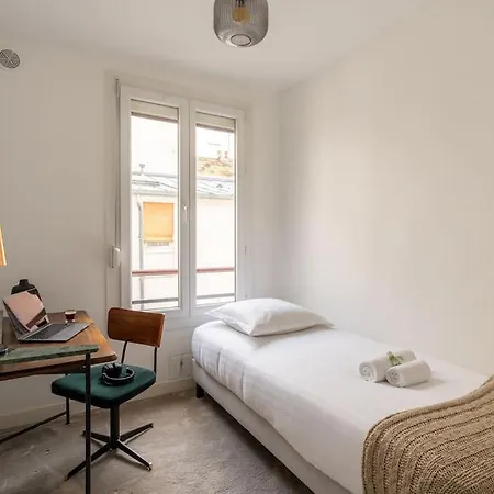 Bright And Spacious Flat -montmartre * Parijs