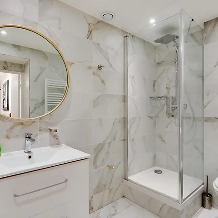 Intimate With Air Conditioner & Jacuzzi 2br 6p Montmartre 公寓 *
