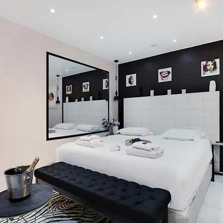 Intimate With Air Conditioner & Jacuzzi 2br 6p Montmartre 公寓 *