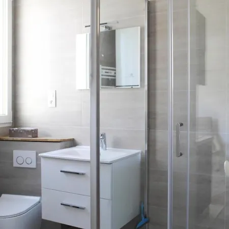 Lovely Quiet In The Heart Of 14th Apartment