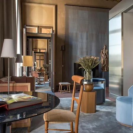 מלון Cour Des Vosges - Evok Collection 5*