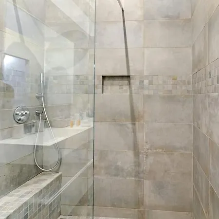 Newly Renovated Near La Madeleine Apartman Párizs