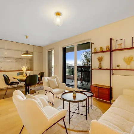 - Duplex Sacre Coeur