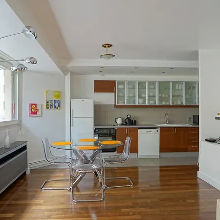 Rue Beaujon - 8 Apartment