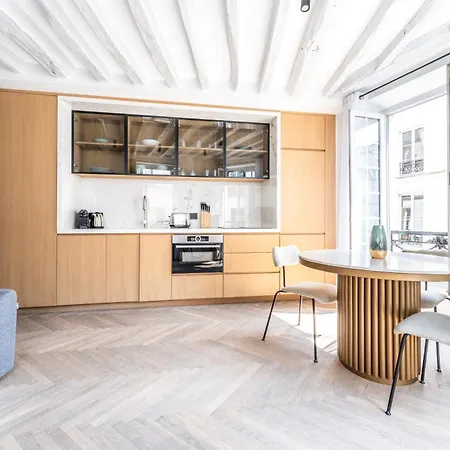 Le Chic Marais Parisien Apartment *