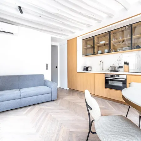 Le Chic Marais Parisien Apartment *