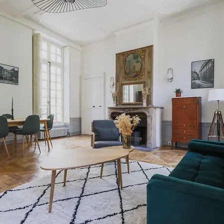Exceptional - 2br-4p- Notre-dame Cathedral