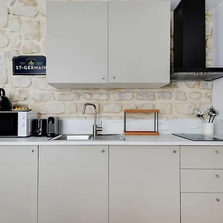 Charming In Le Marais Apartment Paris