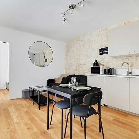 Charming In Le Marais Apartment Paris