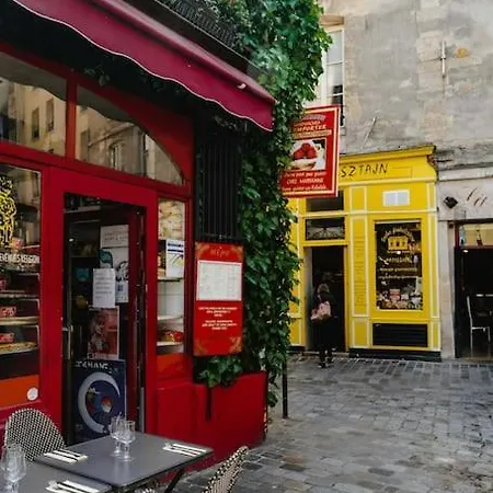 Charming In Le Marais Paris