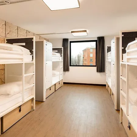 Hostel Generator Paris