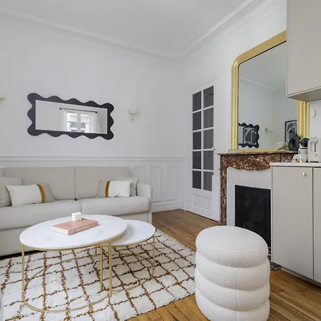 New Snug Flat In The Heart Of Le Marais Apartment